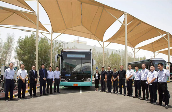 Primeira frota de autocarros elétricos entregue, a Yutong impulsiona o futuro do transporte verde no Qatar.