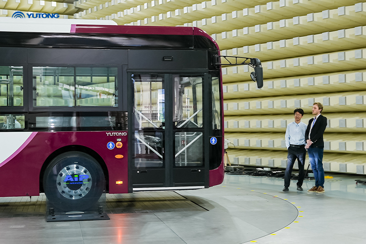 Jornalistas Europeus Exploram a Inovação Transformadora da Indústria no Principal Laboratório Mundial de EV